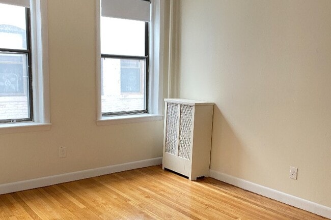 1135 Commonwealth Ave, Unit 5 in Boston, MA - Building Photo - Building Photo