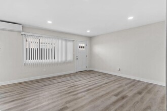 3821 Marlborough Ave in San Diego, CA - Foto de edificio - Building Photo