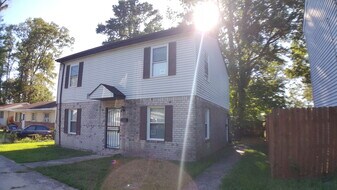 8851 Plymouth St in Norfolk, VA - Building Photo