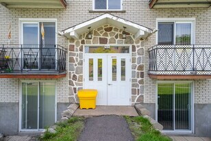 925-925 Cartier Blvd in Hawkesbury, ON - Building Photo