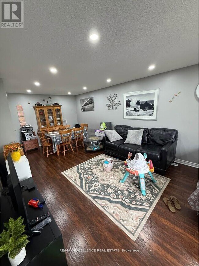 113 Weybridge Trail in Brampton, ON - Building Photo - Building Photo