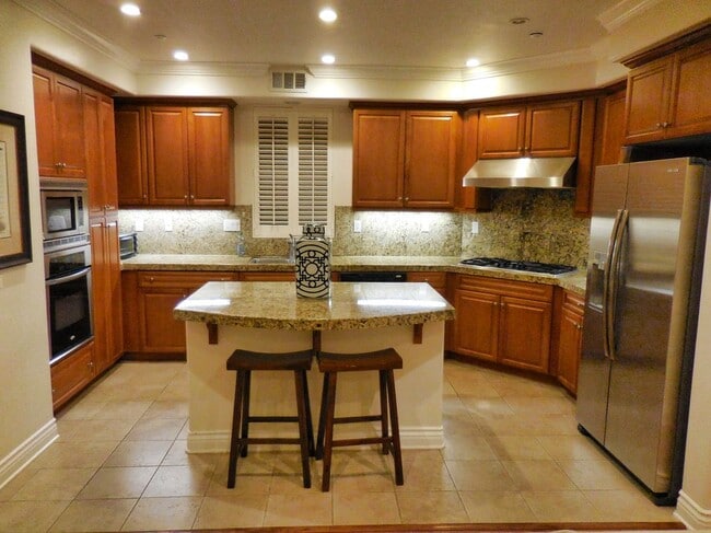 89 Winding Way in Irvine, CA - Building Photo - Building Photo