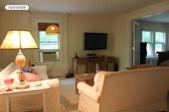 101 Pantigo Rd in East Hampton, NY - Foto de edificio - Building Photo