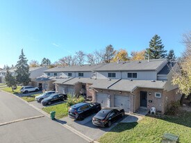 399 Vodden St E in Brampton, ON - Building Photo