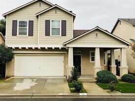 56 W Bohemia Ln in Clovis, CA - Building Photo