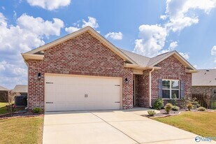 290 Caudle Dr in Madison, AL - Building Photo