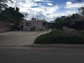 427 Stanford Dr SE in Albuquerque, NM - Building Photo