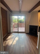 2872 Sutton Oaks Ln in Vienna, VA - Building Photo - Building Photo