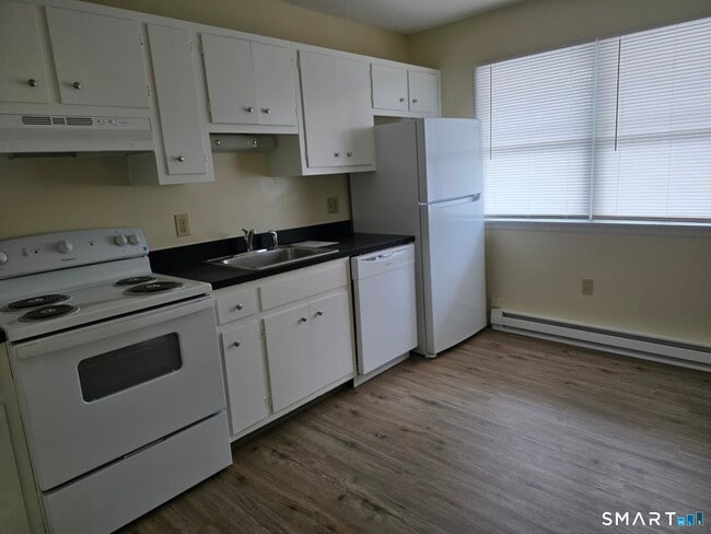 100 Hickory St in Norwich, CT - Building Photo - Building Photo