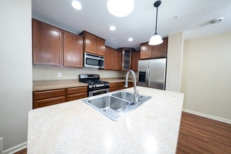 2113 Cedar Grove Trail in Eagan, MN - Building Photo - Building Photo