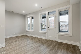 2318 W Thomas St in Chicago, IL - Building Photo - Building Photo