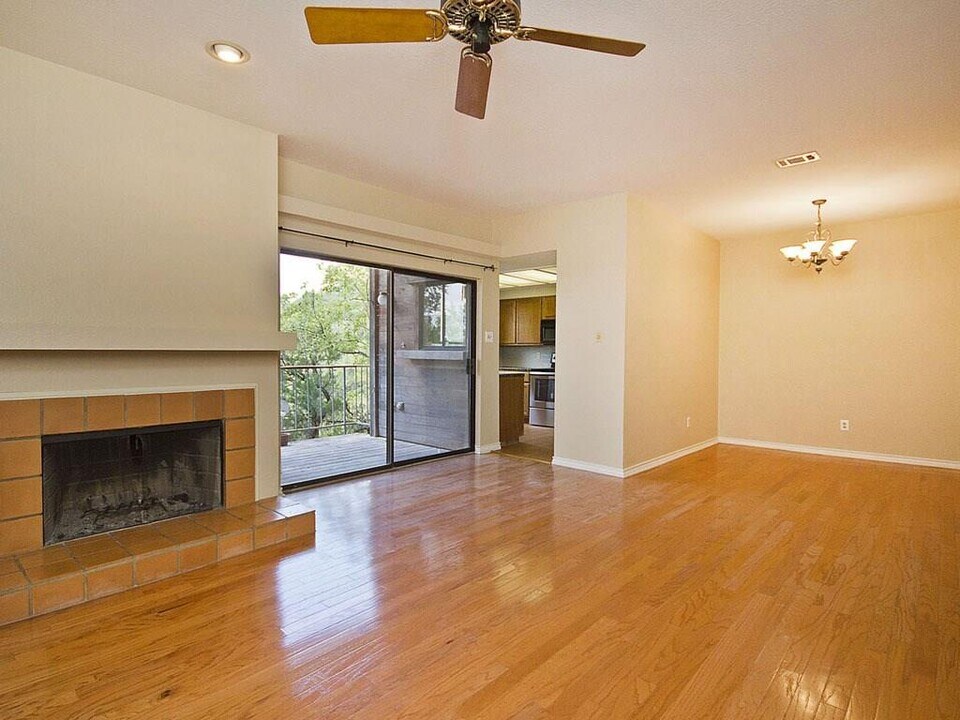 8200 Neely Dr in Austin, TX - Foto de edificio