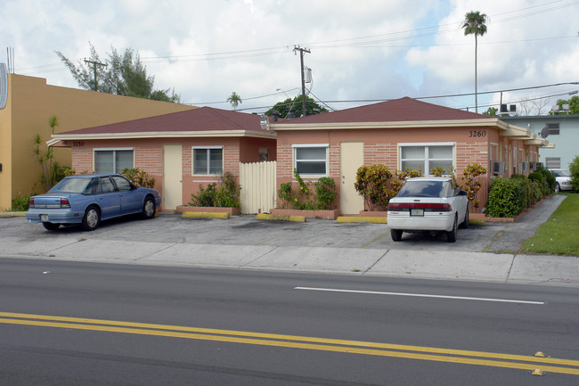 3250 W Palm Ave in Hialeah, FL - Building Photo - Building Photo