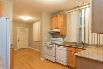 3650 W George St, Unit 1F in Chicago, IL - Building Photo - Building Photo