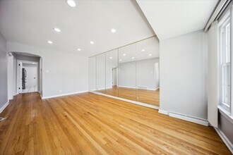 6039 S Narragansett Ave in Chicago, IL - Building Photo - Building Photo