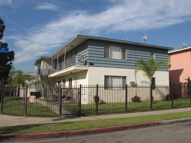 10th Avenue in Inglewood, CA - Foto de edificio - Building Photo