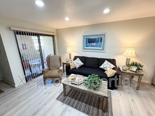 2820 N Arcadia Ct in Palm Springs, CA - Building Photo - Building Photo