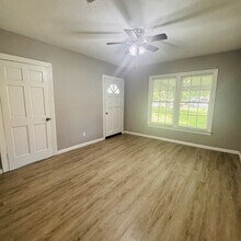 5448 Gulf Ave in Groves, TX - Building Photo - Building Photo