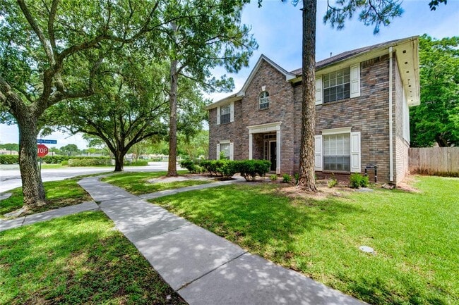 2338 Bent River Dr in Sugar Land, TX - Building Photo - Building Photo