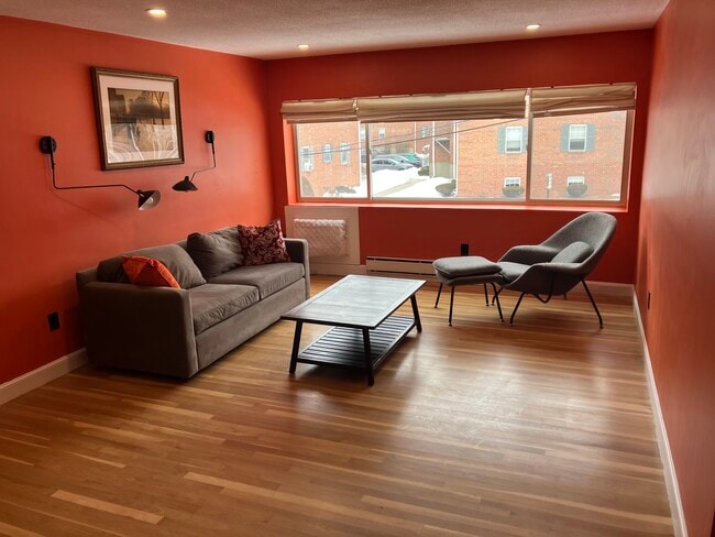 505 Centre St, Unit #7 in Newton, MA - Foto de edificio - Building Photo