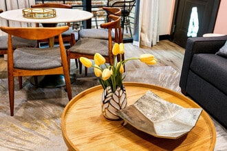 611 Commerce St in New Orleans, LA - Foto de edificio - Building Photo