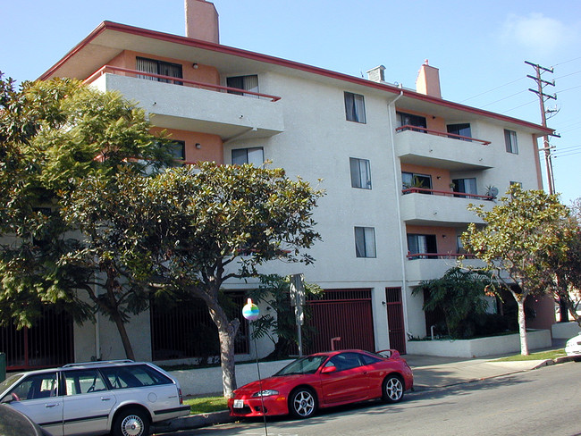 Temple Plaza Apartments in Long Beach, CA - Foto de edificio - Building Photo