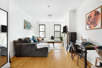 659 Metropolitan Ave in Brooklyn, NY - Building Photo - Building Photo