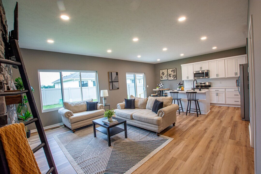 14802-14804 Willow St in Bennington, NE - Building Photo