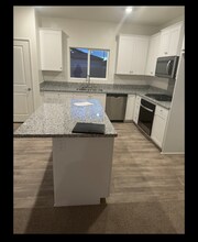 4426 Jade Ct in Lancaster, CA - Building Photo - Building Photo