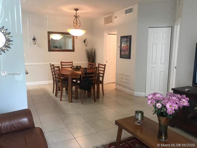 18304 NW 68th Ave-Unit -F in Hialeah, FL - Building Photo - Building Photo