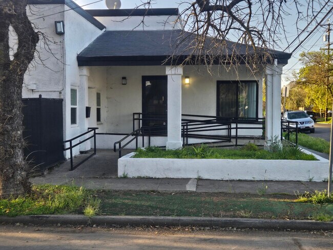 1203 Buena Vista Ave in Stockton, CA - Building Photo - Building Photo