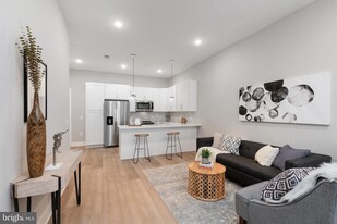 52 W Washington Ln, Unit 304 in Philadelphia, PA - Building Photo