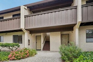 999 Evelyn Terrace W in Sunnyvale, CA - Building Photo
