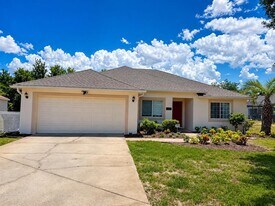 320 Paradise Woods Pl in Davenport, FL - Building Photo