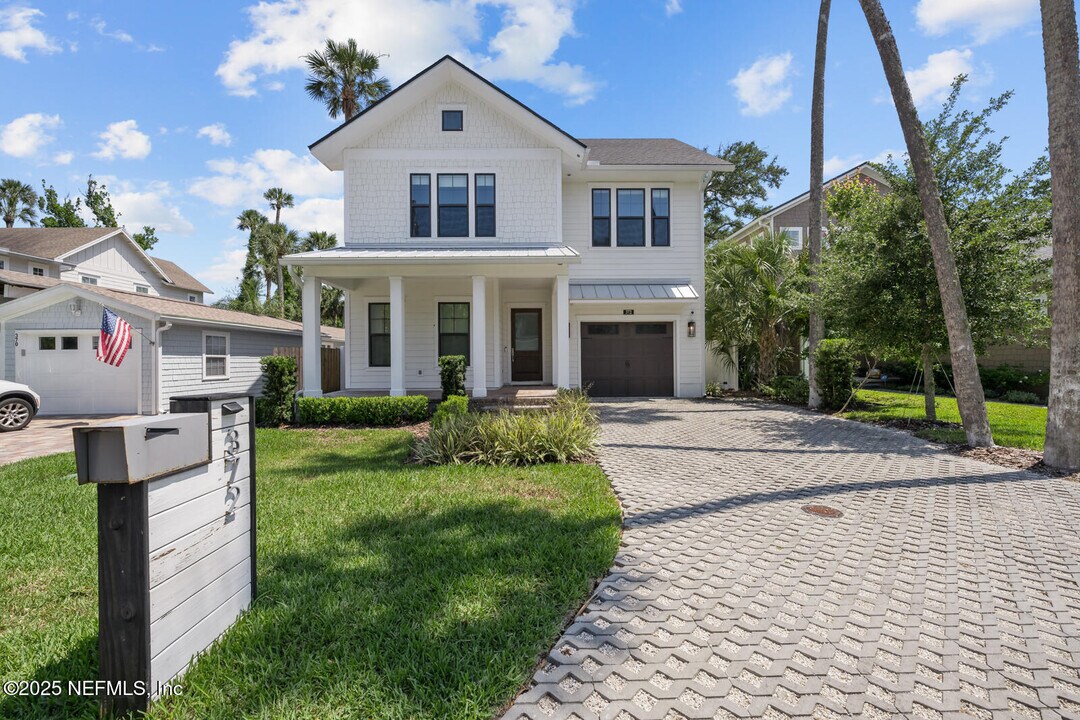372 10th St in Atlantic Beach, FL - Building Photo