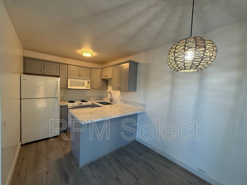 2294 Woodside Ln in Sacramento, CA - Building Photo
