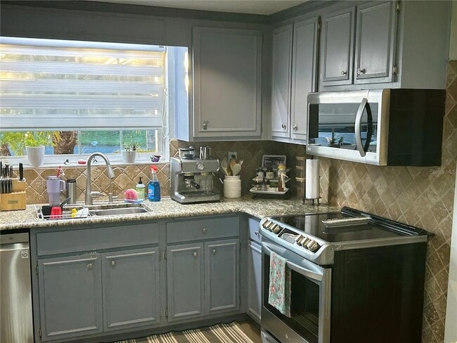 10400 Linda Sue Ct in Port Richey, FL - Building Photo - Building Photo