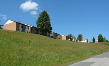 Pineknoll Apartment in Oak Hill, WV - Building Photo - Building Photo