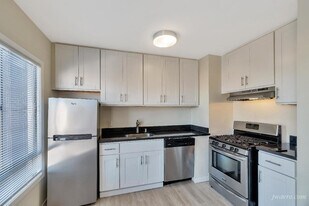 70 Terra Vista Ave in San Francisco, CA - Building Photo