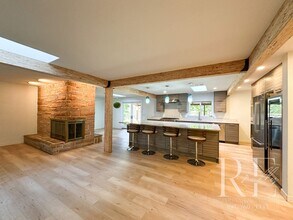 3078 NE Lincoln Rd in Poulsbo, WA - Building Photo - Building Photo