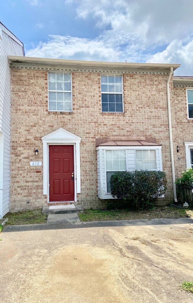 612 Cedar Springs Ct