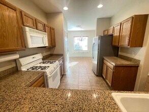 3702 Fading Sun St in Las Vegas, NV - Building Photo - Building Photo