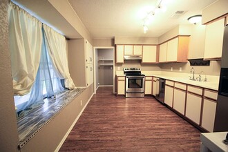 5638 Creekwood St in San Antonio, TX - Building Photo - Building Photo
