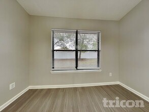 5357 Whitecastle Ct, Unit 1602 in Jacksonville, FL - Foto de edificio - Building Photo