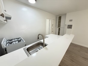 240 S Reeves Dr in Beverly Hills, CA - Building Photo - Building Photo