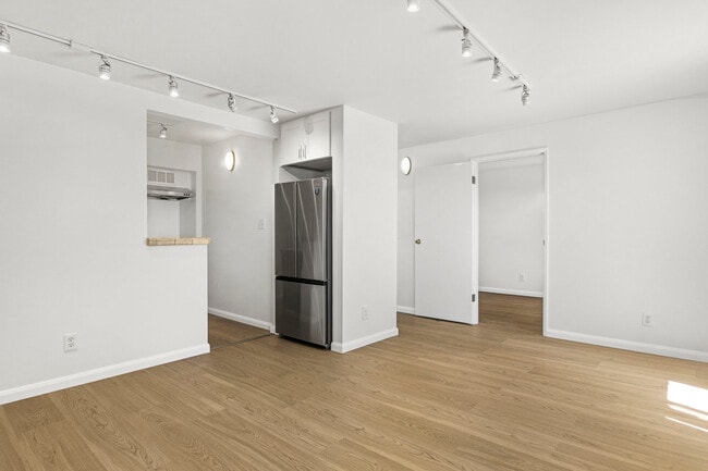 52 Panoramic Way, Unit b in Berkeley, CA - Building Photo - Building Photo