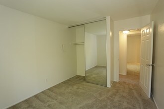 Rancho Villas in San Diego, CA - Building Photo - Interior Photo