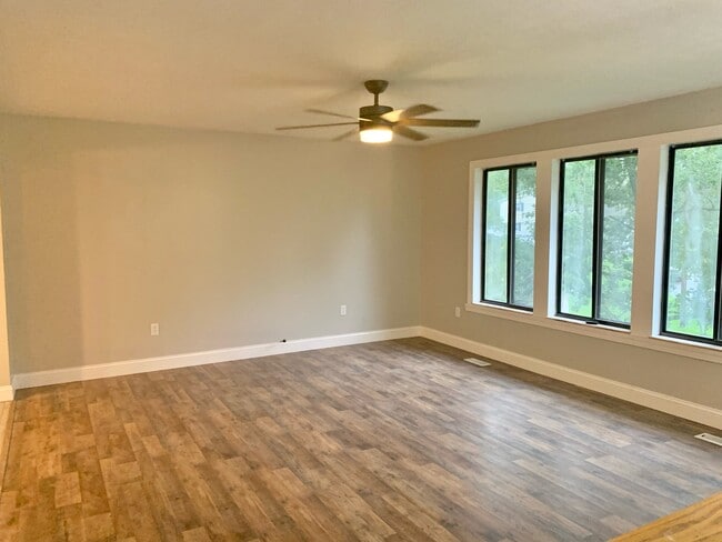5461 Shawnee Cir in Huntington, WV - Building Photo - Building Photo