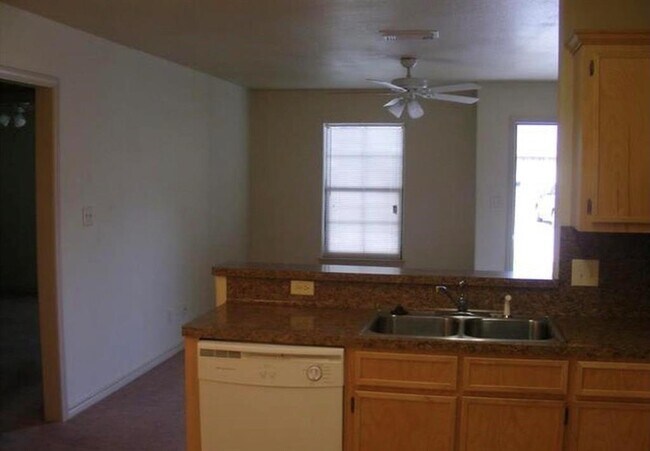 6110 Willis St in Groves, TX - Building Photo - Building Photo