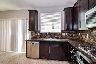 8839 Steaming Thunder Ct in Las Vegas, NV - Building Photo - Building Photo